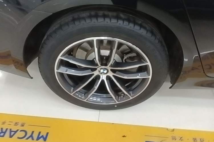 Used BMW 5 Series 2022 Second Facelift 525Li M Sport Package Right Rear Wheel Hub