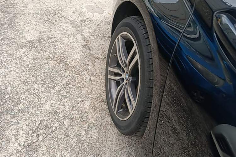 Used BMW 5 Series 2022 Second Facelift 530Li Leading Edition Luxury Package Right Rear Wheel Hub