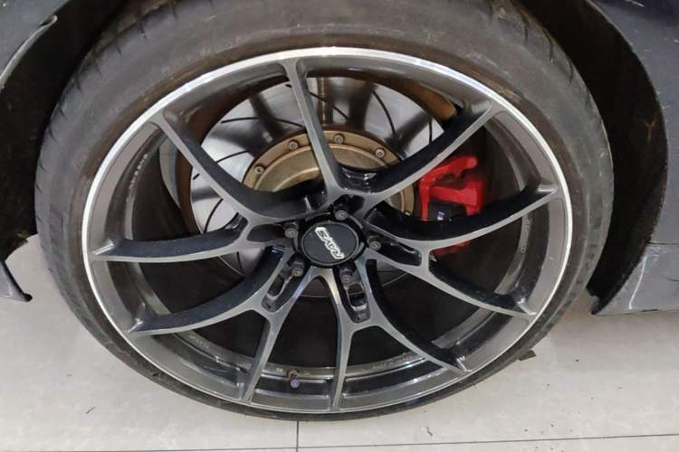 Used BMW 5 Series 2022 Restyled 540i Luxury Edition M Sport Package Right Rear Wheel Hub