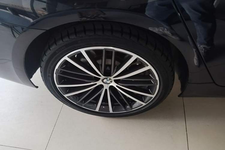 Used BMW 5 Series 2022 Second Facelift 525Li M Sport Package Right Rear Wheel Hub