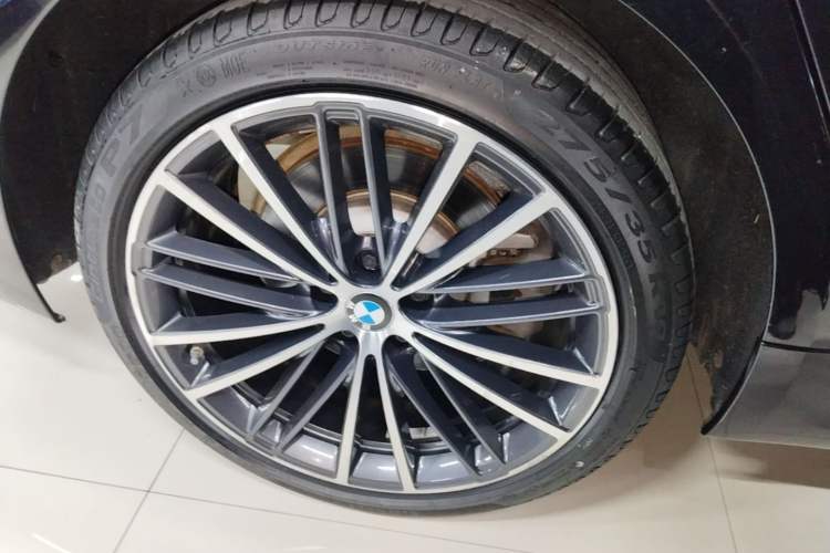 Used BMW 5 Series 2022 Second Facelift 530Li Leading Edition M Sport Package Right Rear Wheel Hub