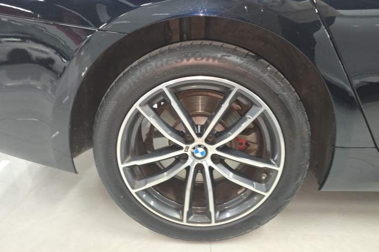 Used BMW 5 Series 2022 Second Facelift 525Li M Sport Package Right Rear Wheel Hub