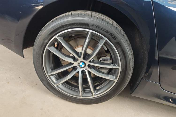 Used BMW 5 Series 2022 Second Facelift 525Li M Sport Package Right Rear Wheel Hub