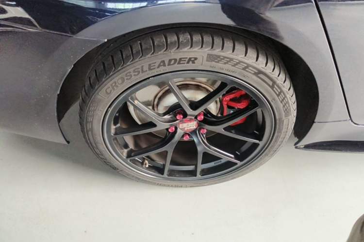 Used BMW 5 Series 2022 Restyled 540i Luxury Edition M Sport Package Right Rear Wheel Hub
