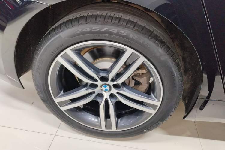 Used BMW 5 Series 2022 Second Facelift 530Li Leading Edition Luxury Package Right Rear Wheel Hub