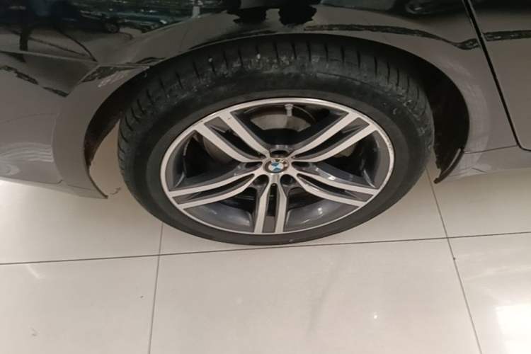 Used BMW 5 Series 2022 Second Facelift 530Li Leading Edition Luxury Package Right Rear Wheel Hub