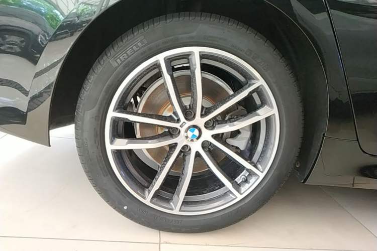 Used BMW 5 Series 2022 Restyled 525Li M Sport Package Right Rear Wheel Hub
