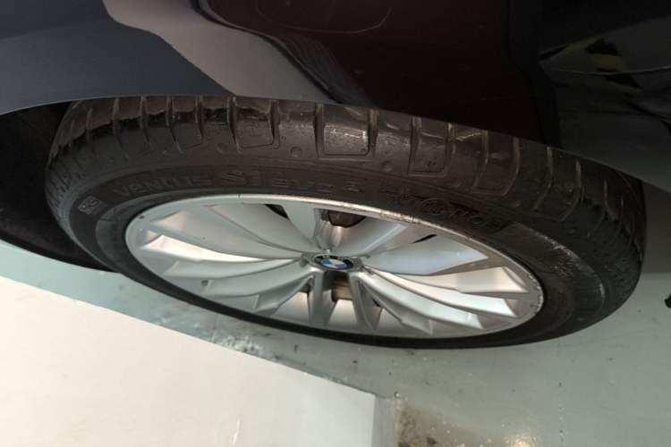 Used BMW 5 Series 2022 Second Facelift 525Li Luxury Package Right Rear Wheel Hub