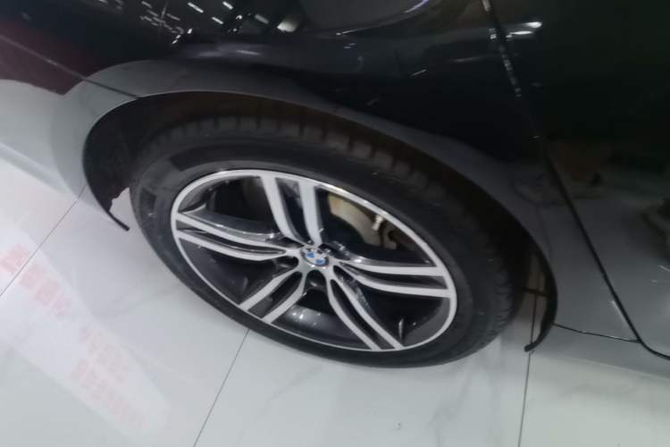 Used BMW 5 Series 2022 Second Facelift 530Li Leading Edition Luxury Package Right Rear Wheel Hub