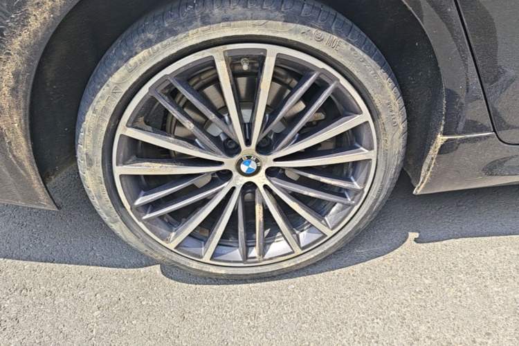 Used BMW 5 Series 2022 530Li Leading Model M Sport Package Right Rear Wheel Hub
