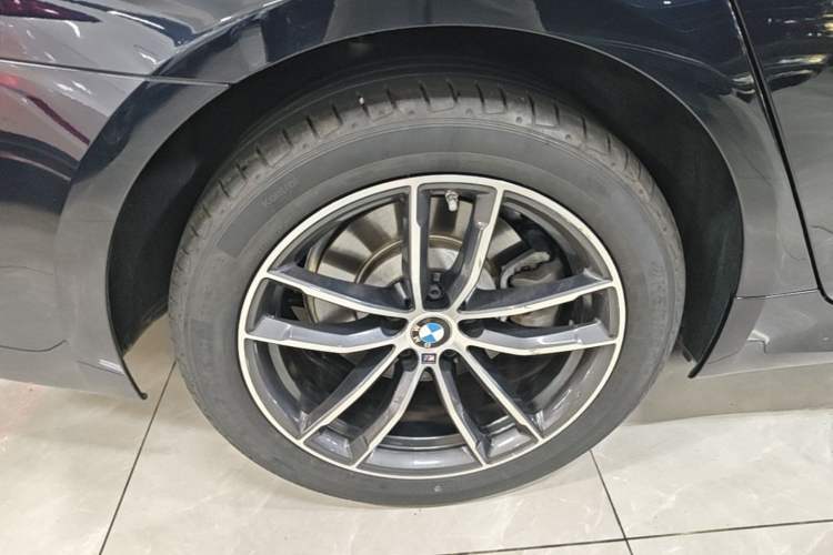 Used BMW 5 Series 2022 Second Facelift 525Li M Sport Package Right Rear Wheel Hub