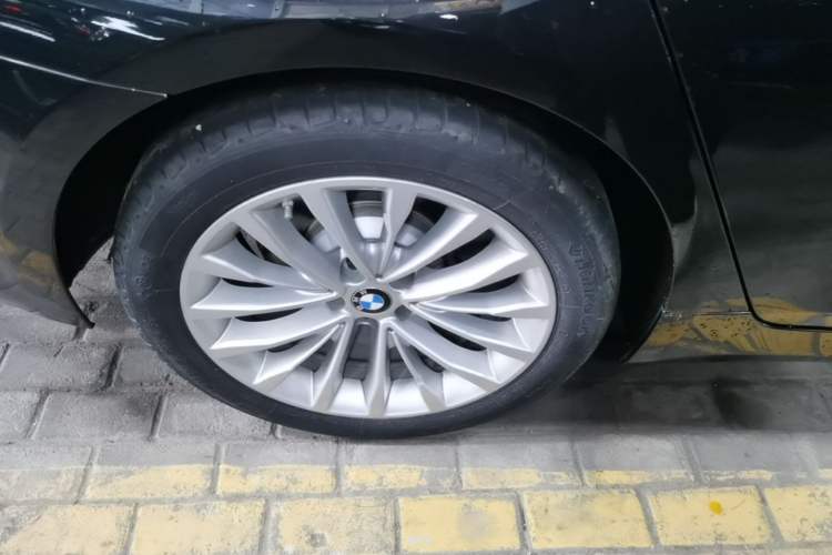Used BMW 5 Series 2022 Restyled 525Li Luxury Package Right Rear Wheel Hub
