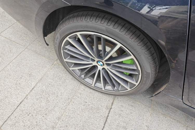 Used BMW 5 Series 2022 Restyled 530Li Leading Edition M Sport Package Right Rear Wheel Hub