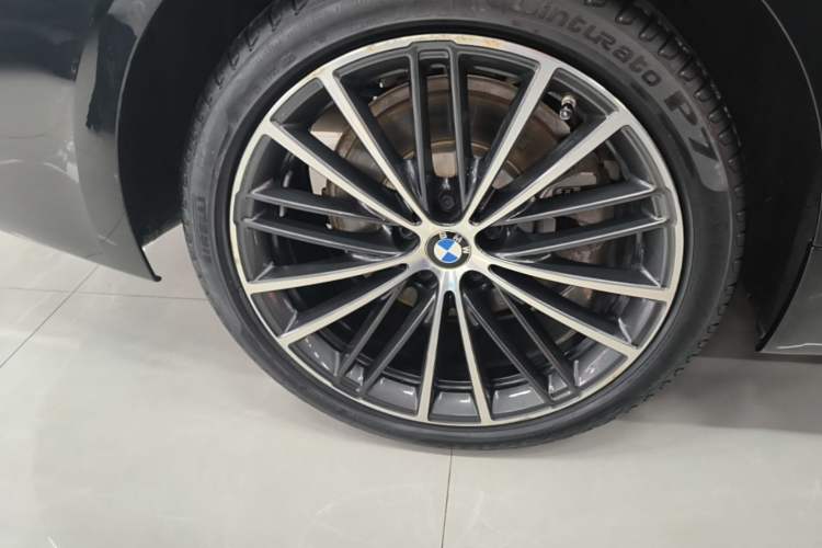 Used BMW 5 Series 2022 Restyled 530Li Leading Edition M Sport Package Right Rear Wheel Hub