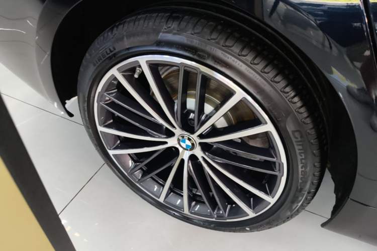 Used BMW 5 Series 2022 530Li Leading Model M Sport Package Right Rear Wheel Hub