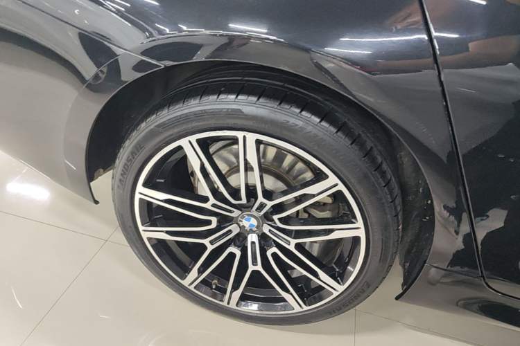 Used BMW 5 Series 2022 Second Facelift 525Li M Sport Package Right Rear Wheel Hub