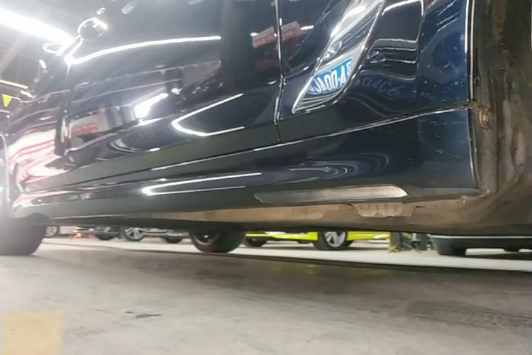 Used BMW 5 Series 2022 Revised Version 530Li xDrive M Sport Package Right Side Sill