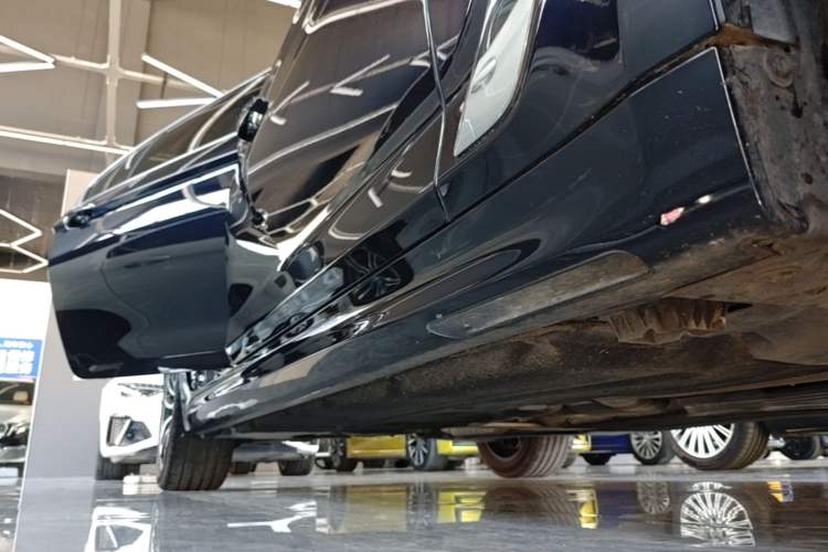 Used BMW 5 Series 2022 Second Facelift 525Li M Sport Package Right Side Sill