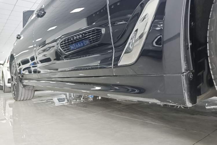 Used BMW 5 Series 2022 Revised Version 3 530Li Luxury Edition M Sport Package Right Side Sill