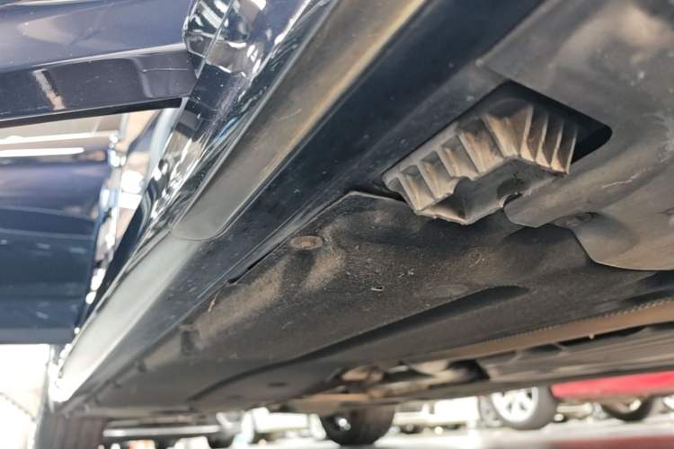 Used BMW 5 Series 2022 Restyled 530Li Leading Edition M Sport Package Right Side Sill