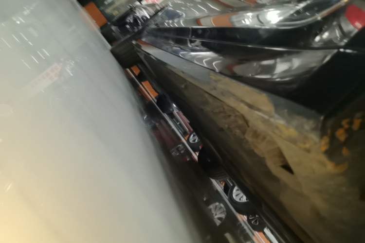 Used BMW 5 Series 2022 Second Facelift 530Li Leading Edition Luxury Package Right Side Sill