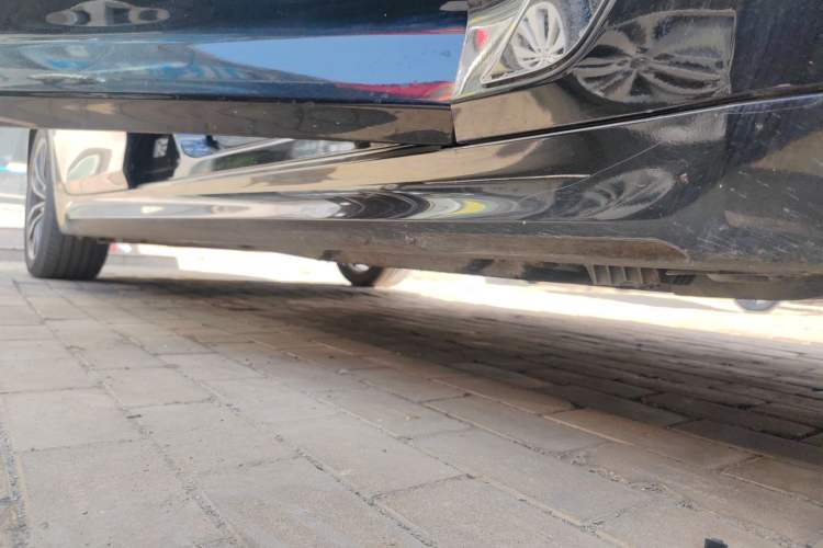 Used BMW 5 Series 2022 Restyled 525Li M Sport Package Right Side Sill