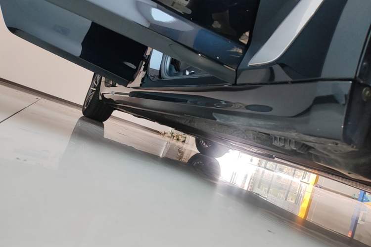 Used BMW 5 Series 2022 Restyled 525Li M Sport Package Right Side Sill