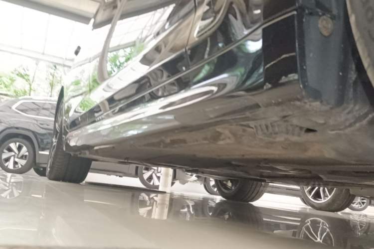 Used BMW 5 Series 2022 Revised Version 3 530Li Luxury Edition M Sport Package Right Side Sill