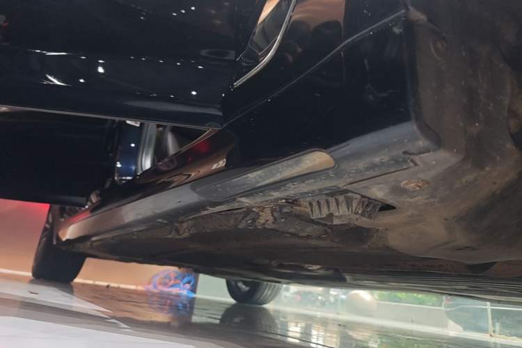 Used BMW 5 Series 2022 Restyled 530Li Leading Edition M Sport Package Right Side Sill