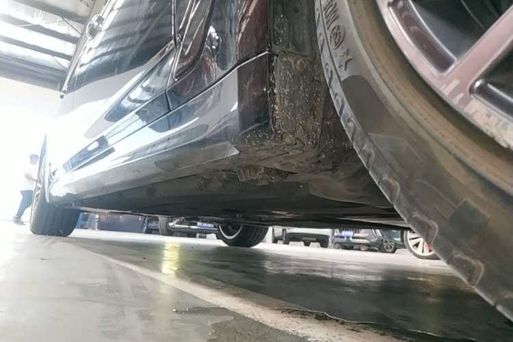 Used BMW 5 Series 2022 Revised Version 530Li xDrive M Sport Package Right Side Sill