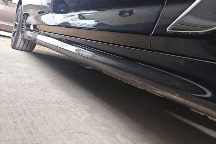 Used BMW 5 Series 2022 Second Facelift 530Li Leading Edition M Sport Package Right Side Sill