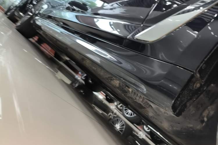 Used BMW 5 Series 2022 525Li M Sport Package Right Side Sill