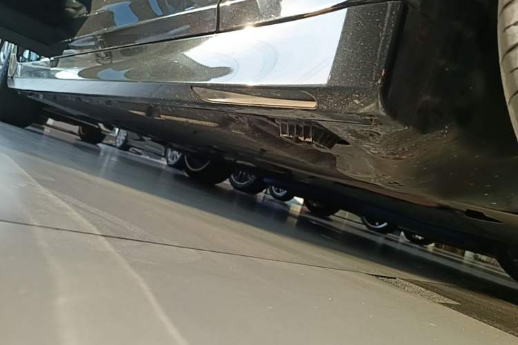 Used BMW 5 Series 2022 Updated 530Li Luxury Edition Premium Package Right Side Sill