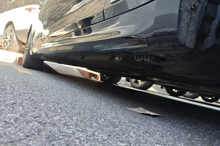 Used BMW 5 Series 2022 Restyled 530Li Leading Edition M Sport Package Right Side Sill