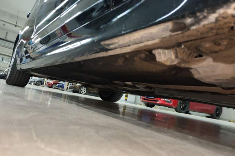 Used BMW 5 Series 2022 Second Facelift 525Li Luxury Package Right Side Sill