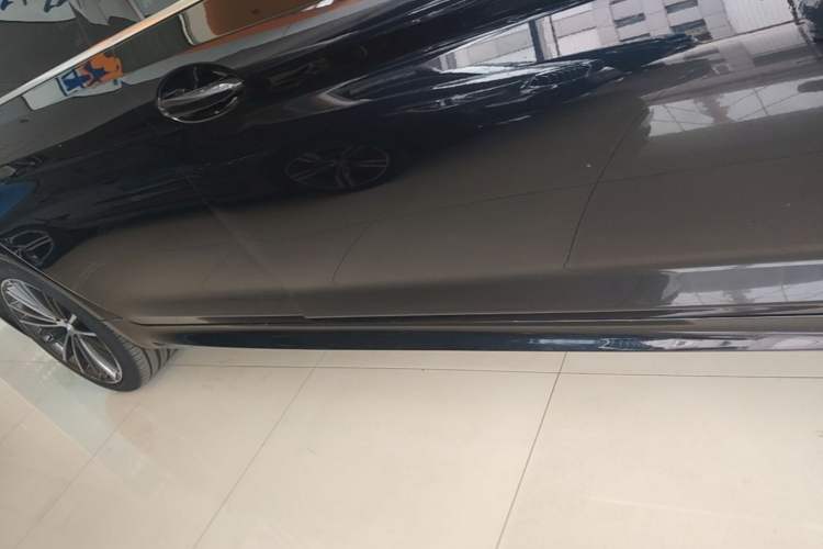 Used BMW 5 Series 2022 Second Facelift 530Li Leading Edition M Sport Package Right Side Sill