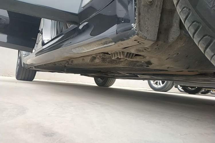 Used BMW 5 Series 2022 Second Facelift 530Li Luxury Version M Sport Package Right Side Sill