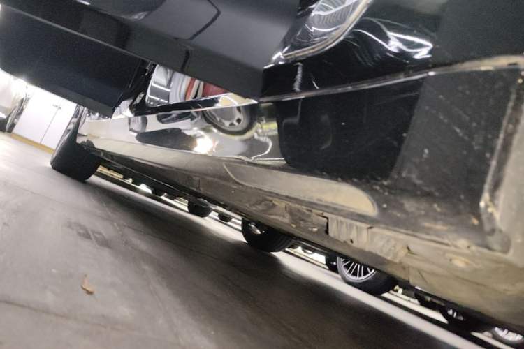 Used BMW 5 Series 2022 Second Facelift 530Li Leading Edition Luxury Package Right Side Sill