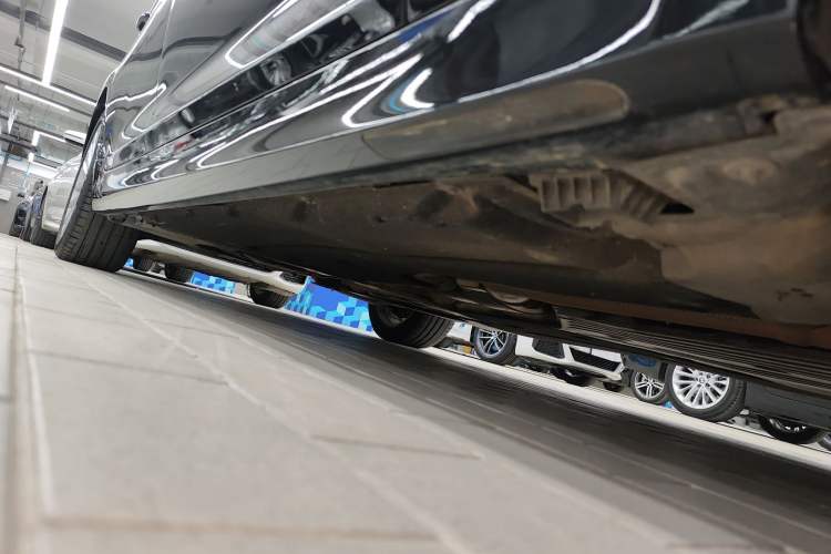 Used BMW 5 Series 2022 Second Facelift 525Li Luxury Package Right Side Sill