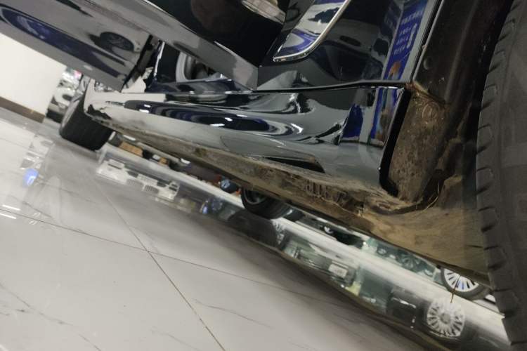Used BMW 5 Series 2022 Second Facelift 530Li Leading Edition M Sport Package Right Side Sill