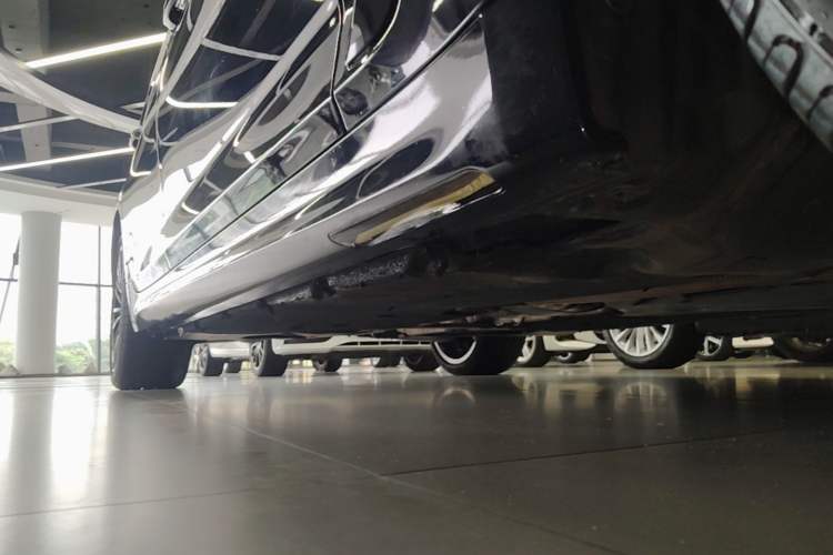 Used BMW 5 Series 2022 Second Facelift 530Li Leading Edition M Sport Package Right Side Sill