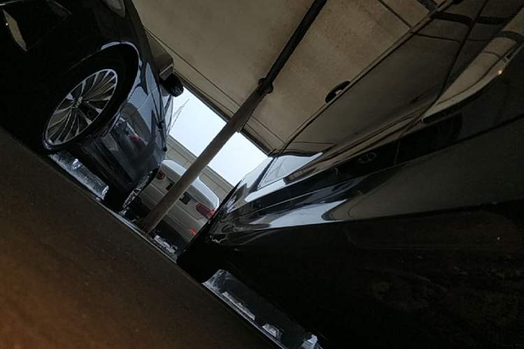 Used BMW 5 Series 2022 Restyled 525Li Luxury Package Right Side Sill