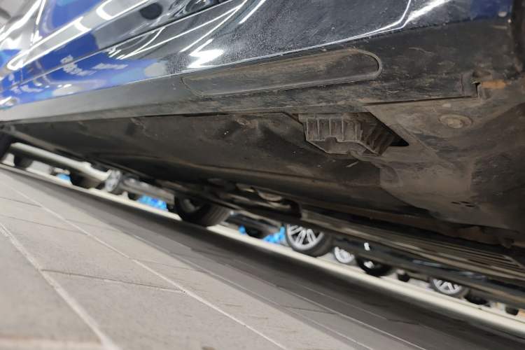 Used BMW 5 Series 2022 Second Facelift 525Li Luxury Package Right Side Sill