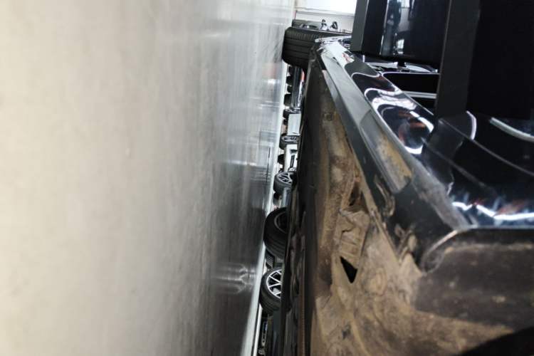 Used BMW 5 Series 2022 Second Facelift 525Li Luxury Package Right Side Sill