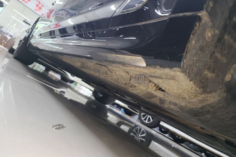 Used BMW 5 Series 2022 Second Facelift 530Li Leading Edition M Sport Package Right Side Sill