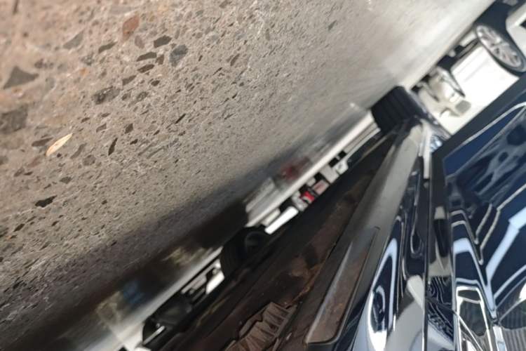 Used BMW 5 Series 2022 Second Facelift 530Li Leading Edition M Sport Package Right Side Sill