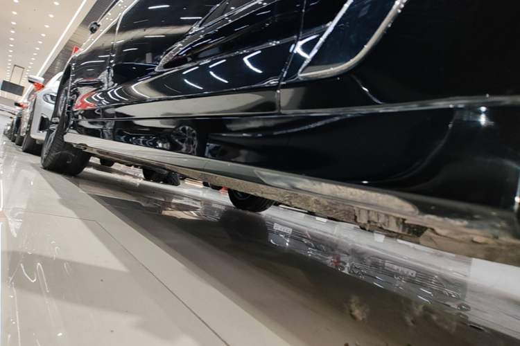 Used BMW 5 Series 2022 Second Facelift 530Li Leading Edition Luxury Package Right Side Sill