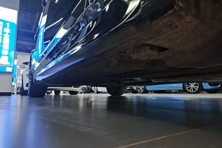 Used BMW 5 Series 2022 Restyled 525Li M Sport Package Right Side Sill