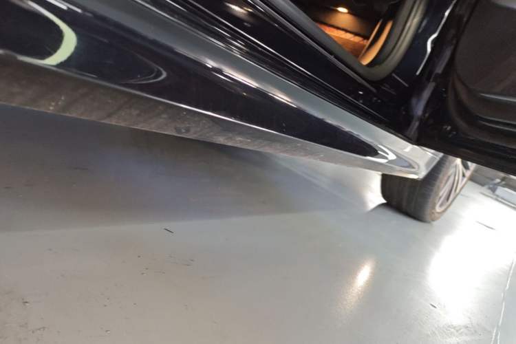 Used BMW 5 Series 2022 Second Facelift 530Li Leading Edition M Sport Package Right Side Sill