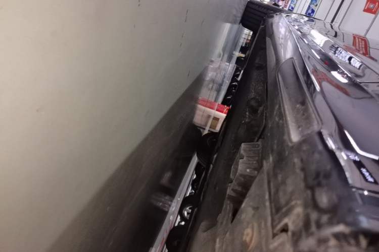 Used BMW 5 Series 2022 Second Facelift 525Li M Sport Package Right Side Sill